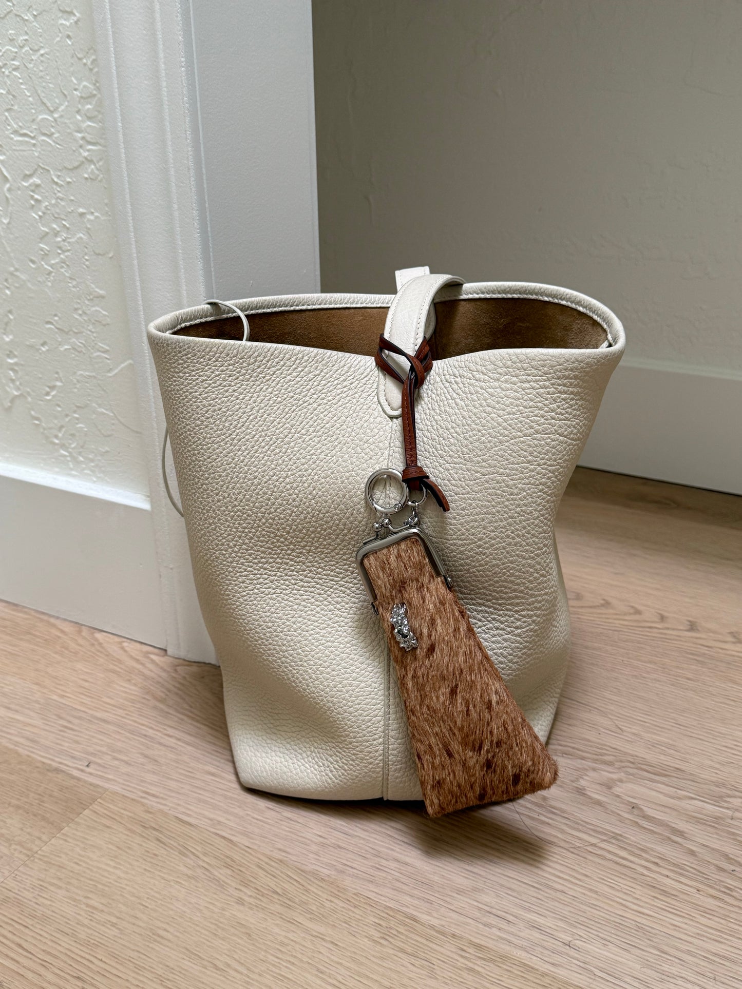 CORAL CLASP BROWN SPOTTED HORSE HAIR COIN PURSE / CHARM