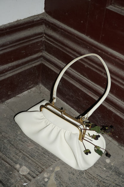 WHITE PLEATED BAGUETTE HANDBAG