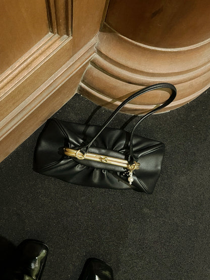 BLACK PLEATED BAGUETTE HANDBAG