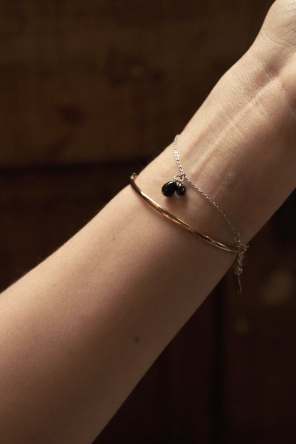 LUCKY ENAMEL BEAN BRACELET (BLACK)