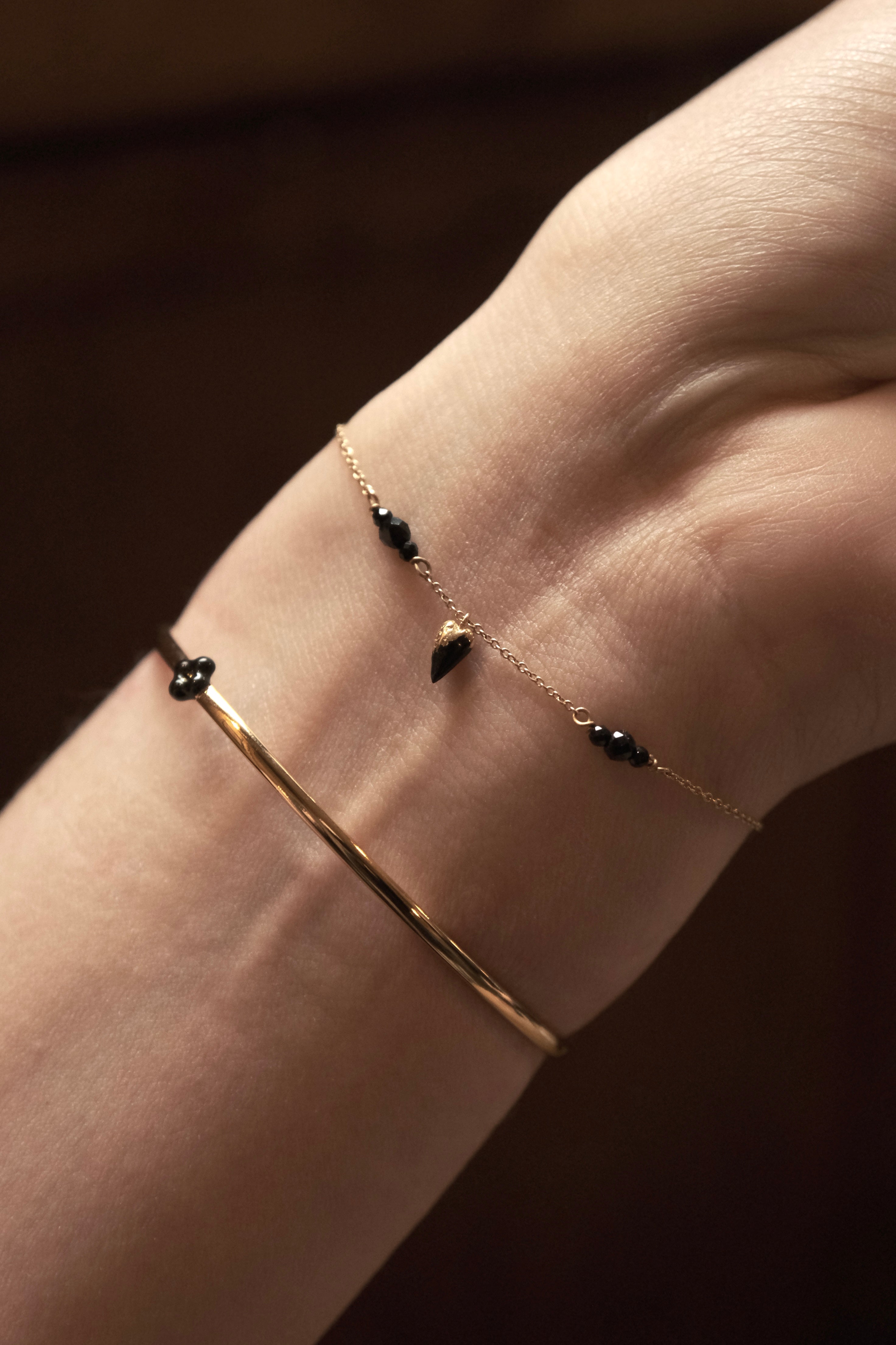 BLACK ENAMEL HEART BRACELET | 9K GOLD