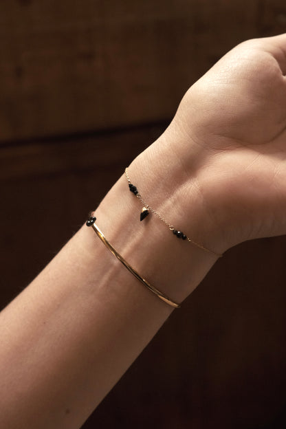 BLACK ENAMEL HEART BRACELET | 9K GOLD