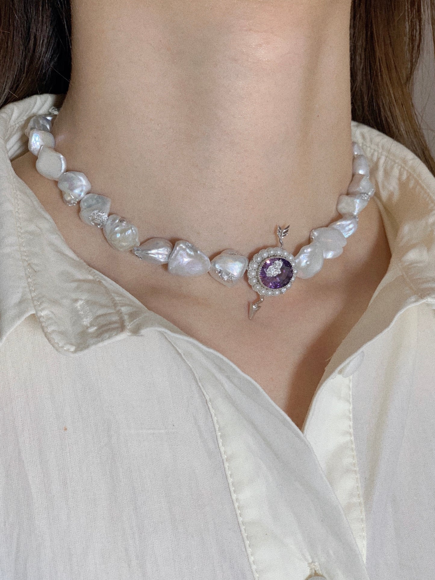 BAROQUE PEARL CHOKER WITH A BROKEN CRYSTAL HEART(PURPLE, SILVER)