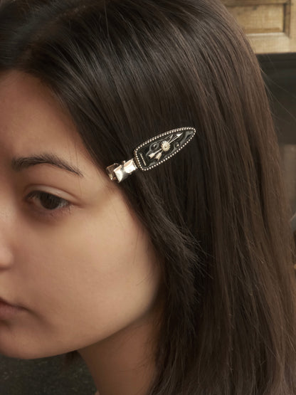 BLACK ENAMEL ARROW HAIR CLIP