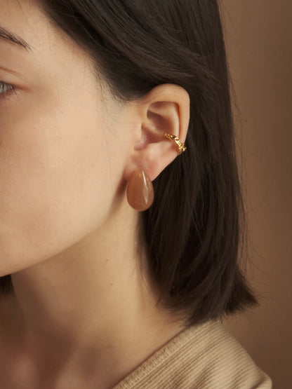 CINNAMON-COLORED RESIN WATER DROP EARRINGS