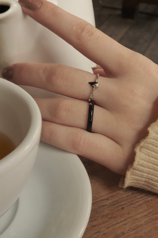 THIN BAND BLACK ENAMEL RING