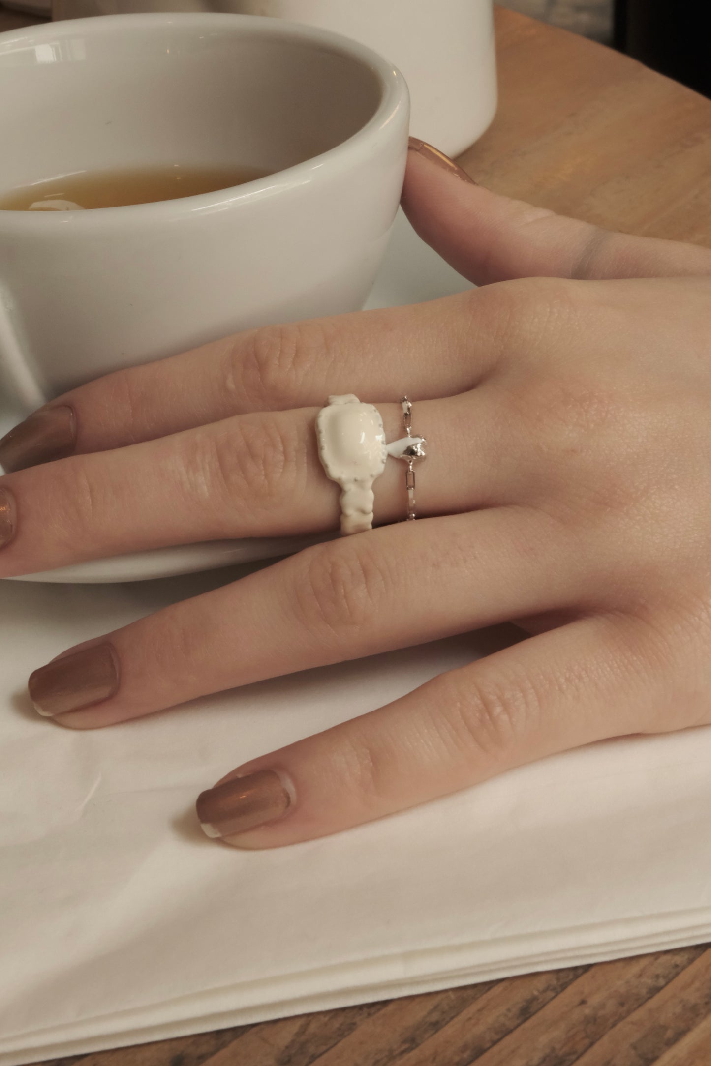 ERODED HEART THIN CHAIN RING (WHITE, SILVER)