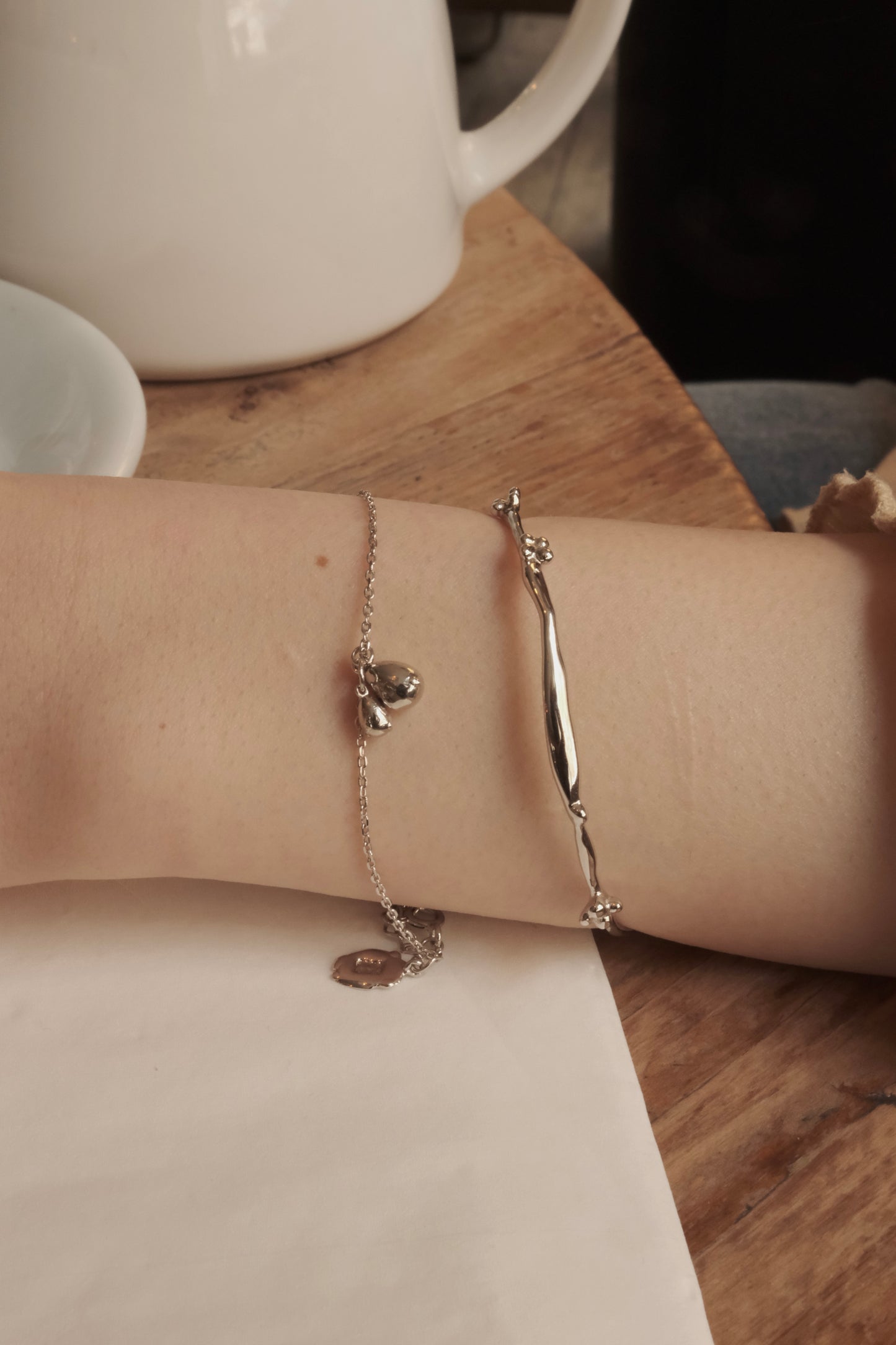 LUCKY ENAMEL BEAN BRACELET (SILVER)