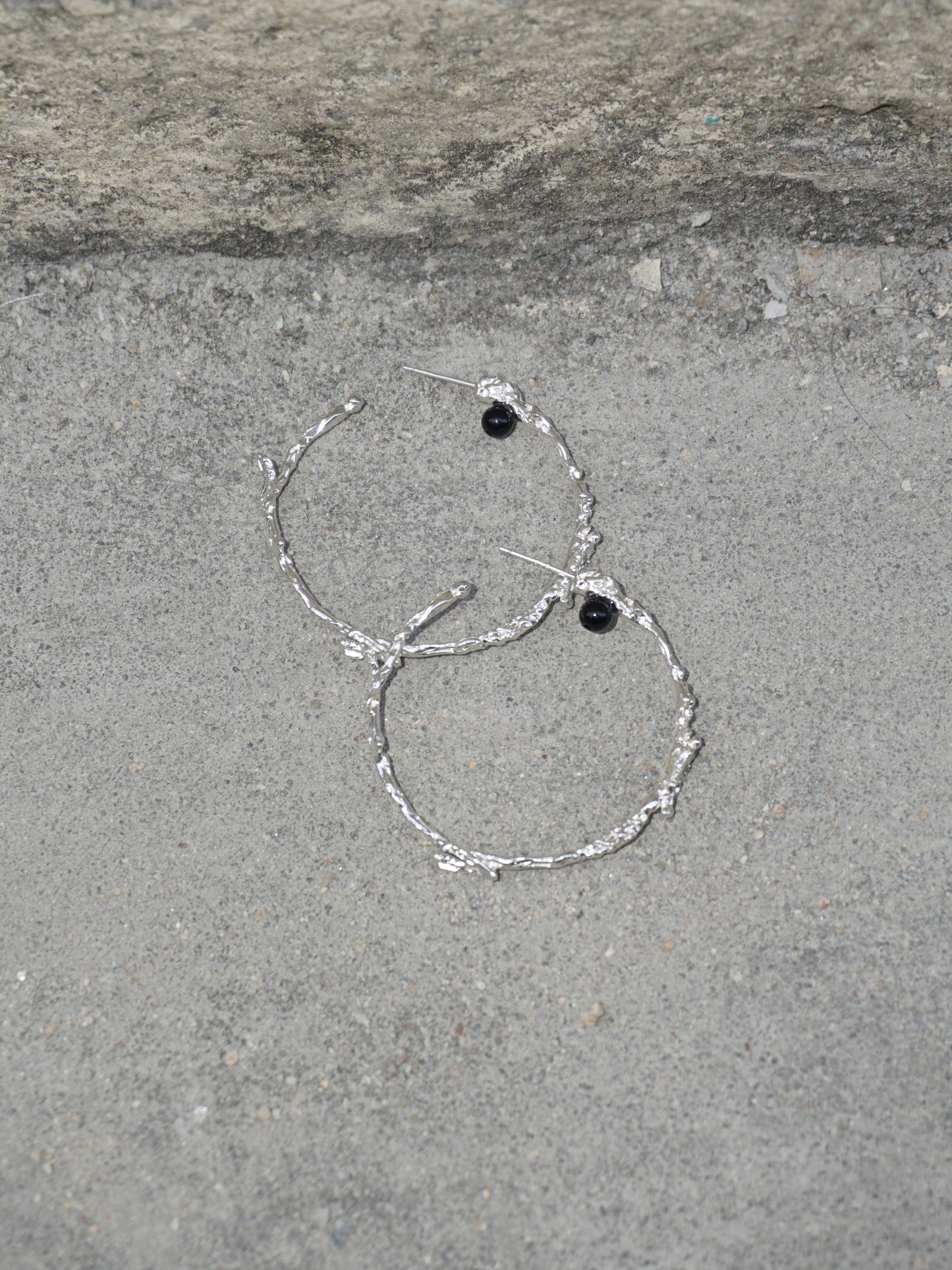 BLACK AGATE HOOPS WITH SHELL FINISH