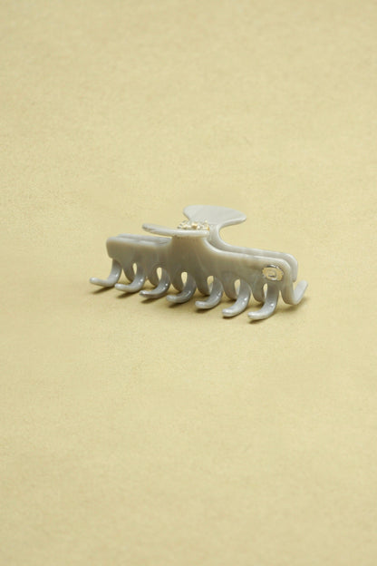 SHELL HAIR CLAW