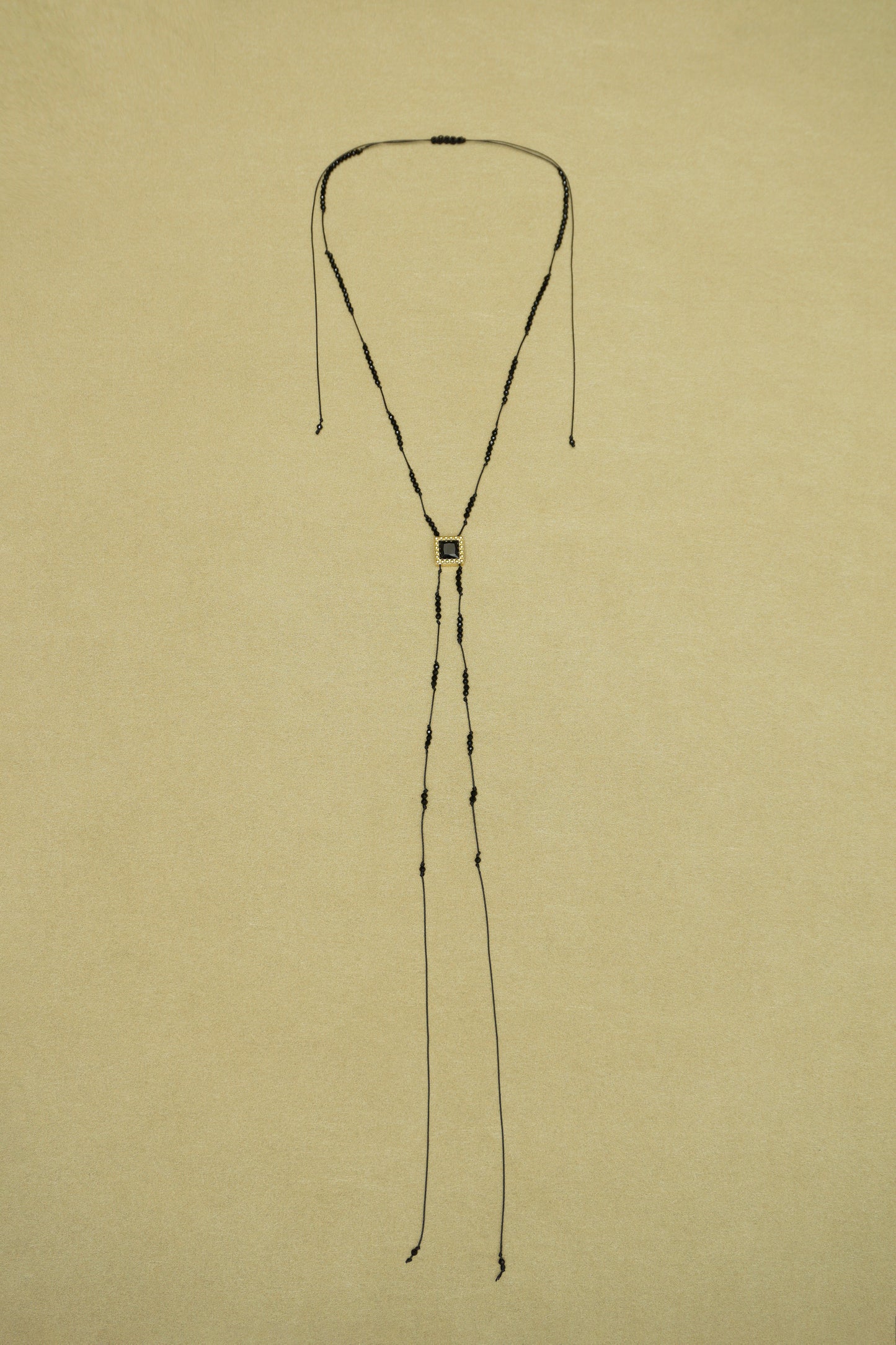 ZIRCON BUTTON BLACK CRYSTAL BRAIDED NECKLACE