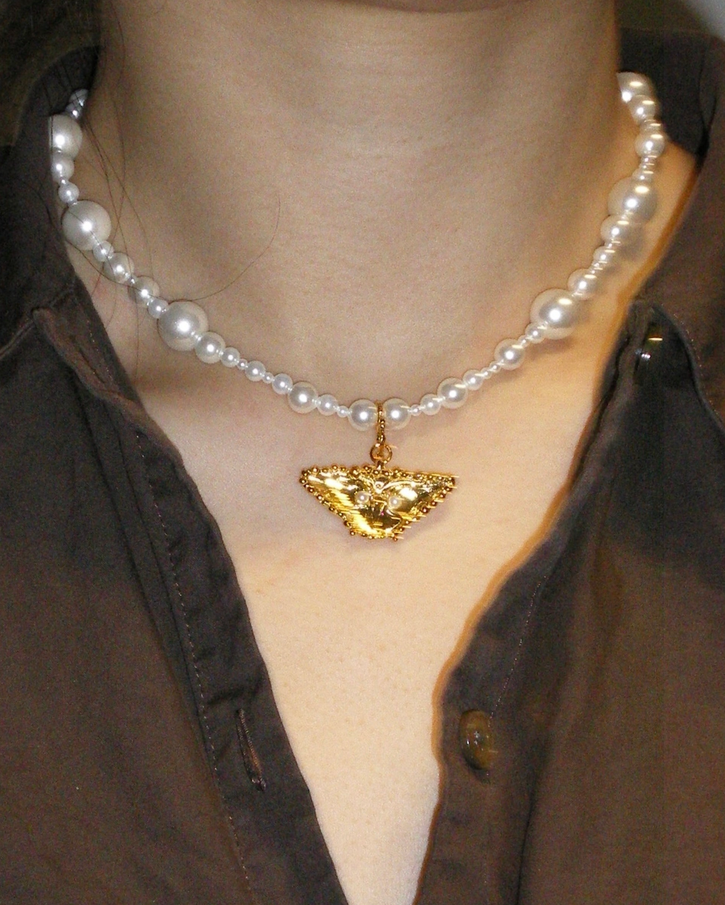 MOTH NECKLACE WITH PEARL CHAIN