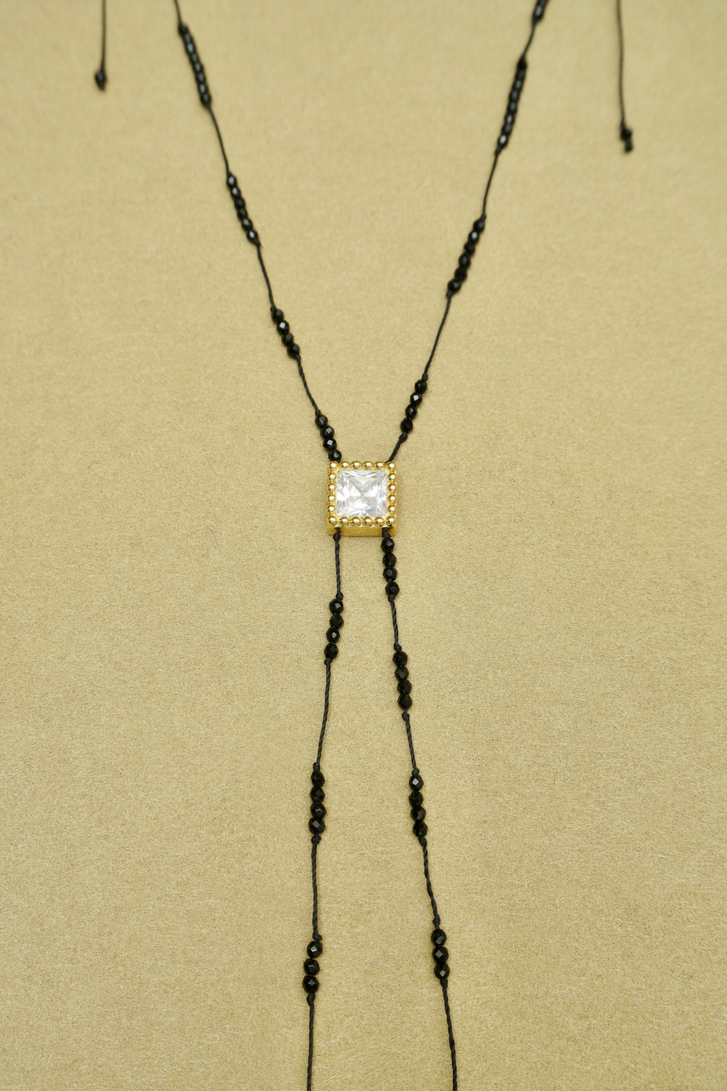 ZIRCON BUTTON BLACK CRYSTAL BRAIDED NECKLACE