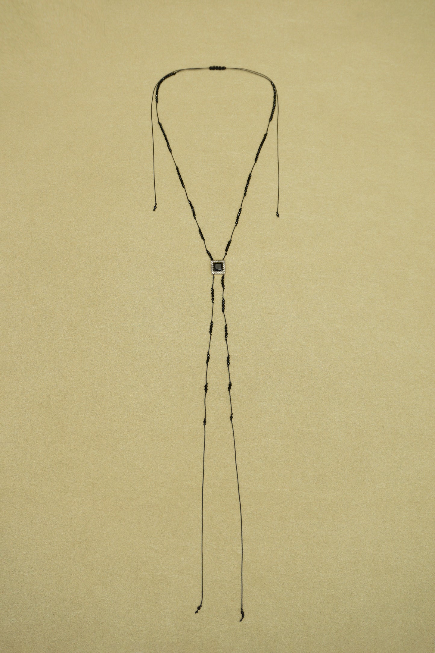 ZIRCON BUTTON BLACK CRYSTAL BRAIDED NECKLACE