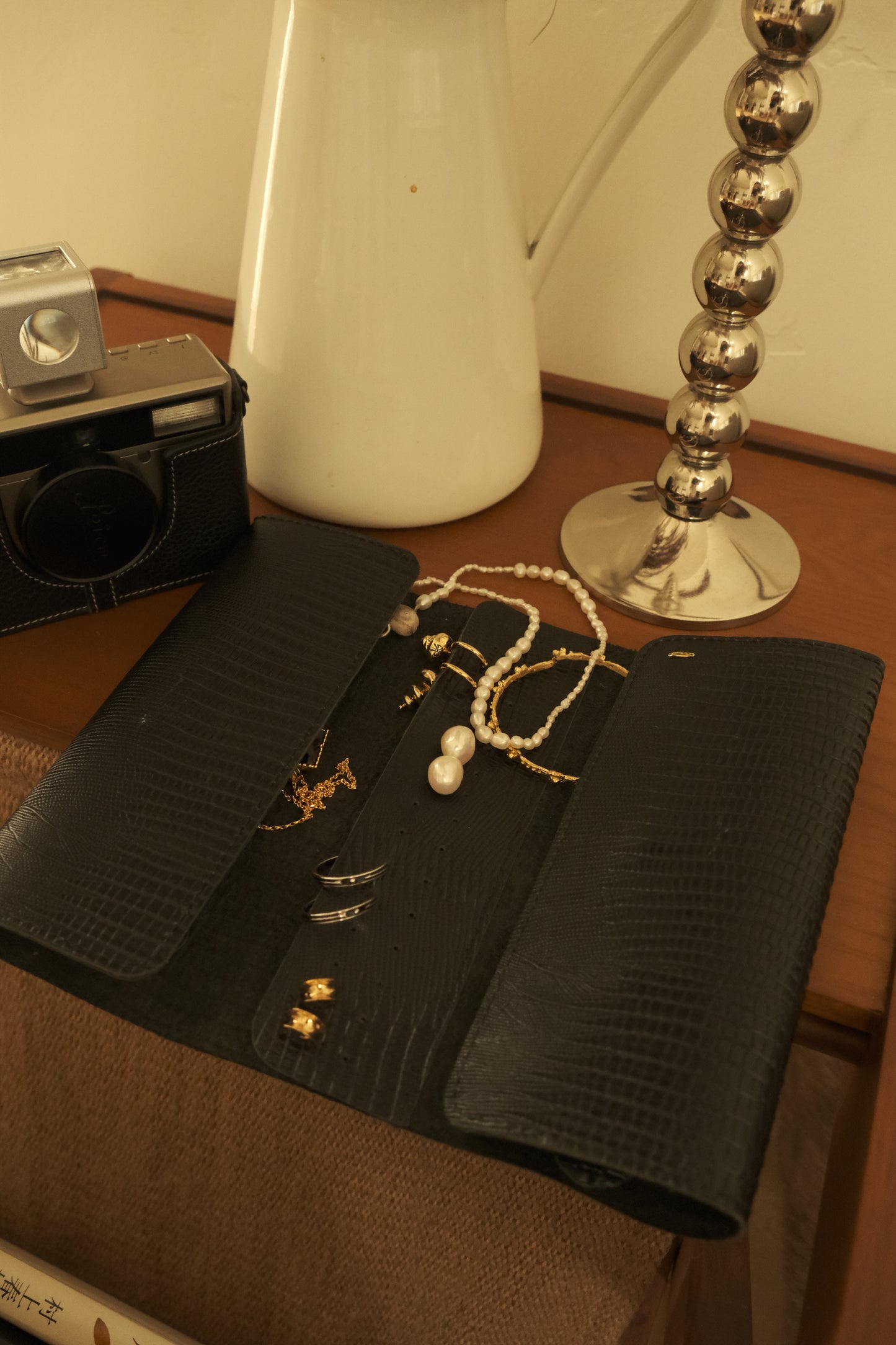 FOLDABLE COWHIDE JEWELRY POUCH