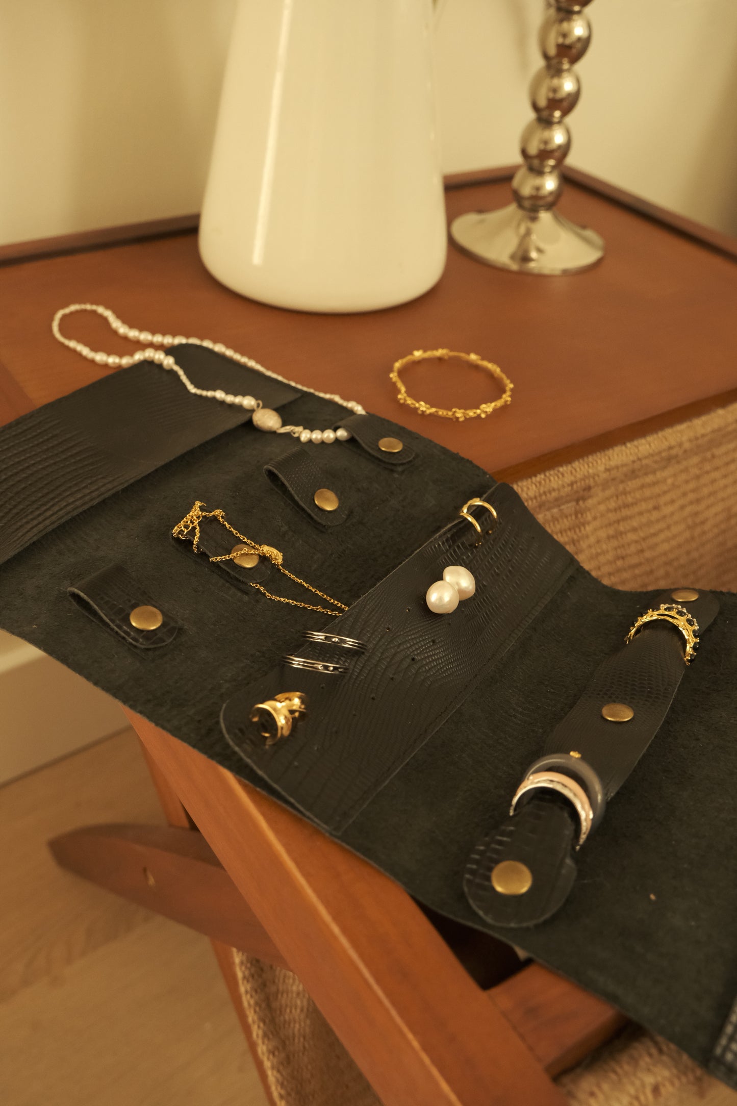 FOLDABLE COWHIDE JEWELRY POUCH