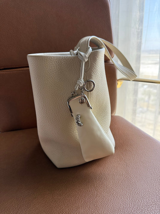 CORAL CLASP WHITE COWHIDE COIN PURSE / CHARM