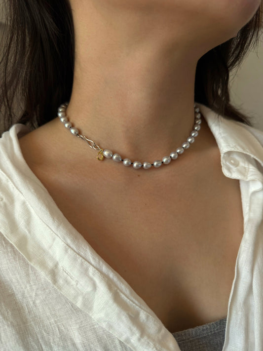 MOON GREY PEARL NECKLACE