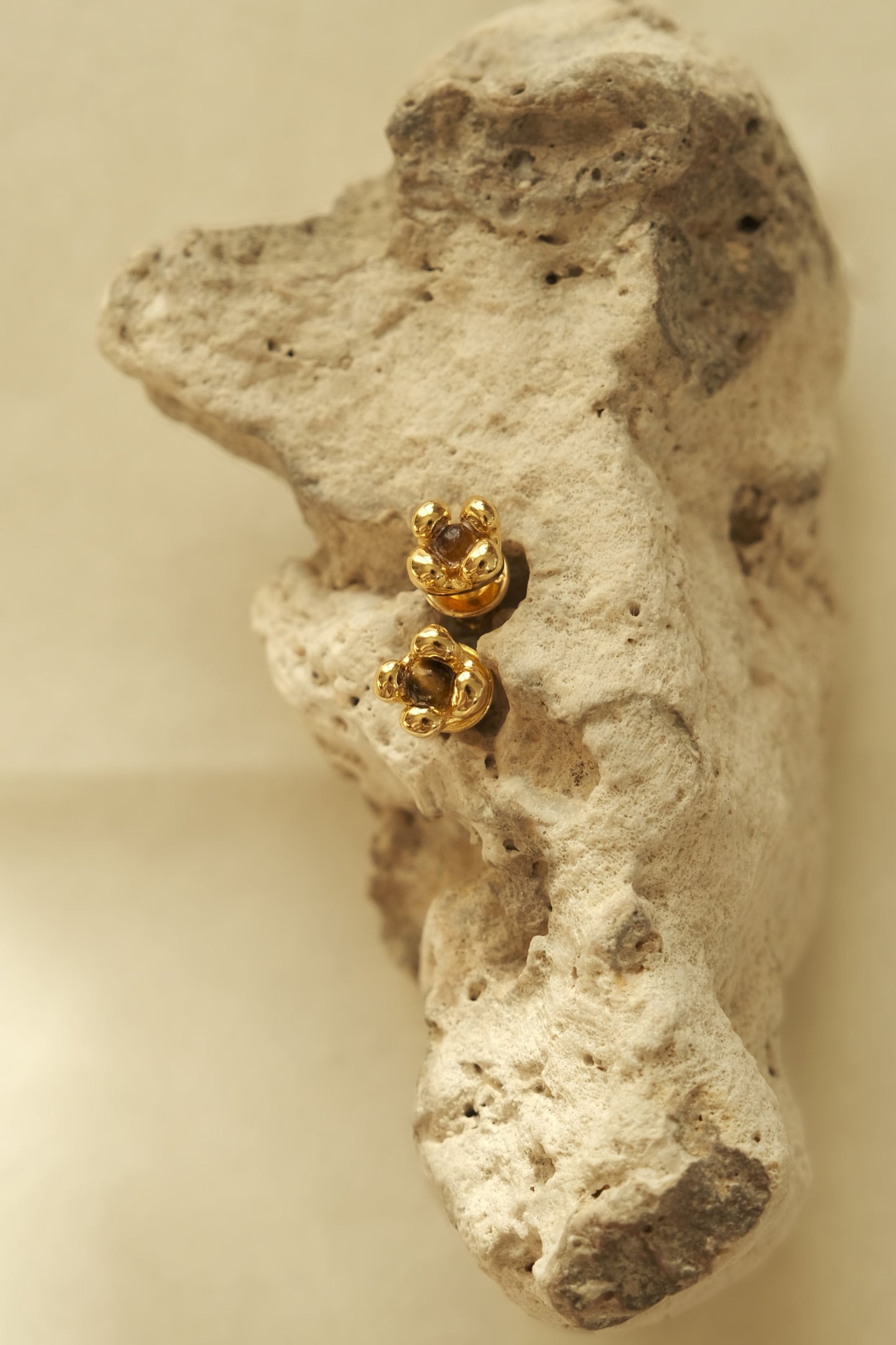 TRICOLOR FLORAL STUD EARRINGS