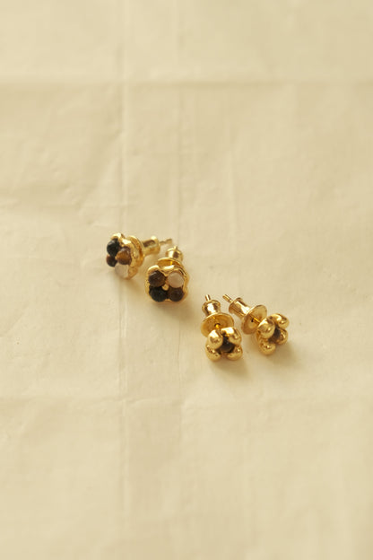 TRICOLOR FLORAL STUD EARRINGS