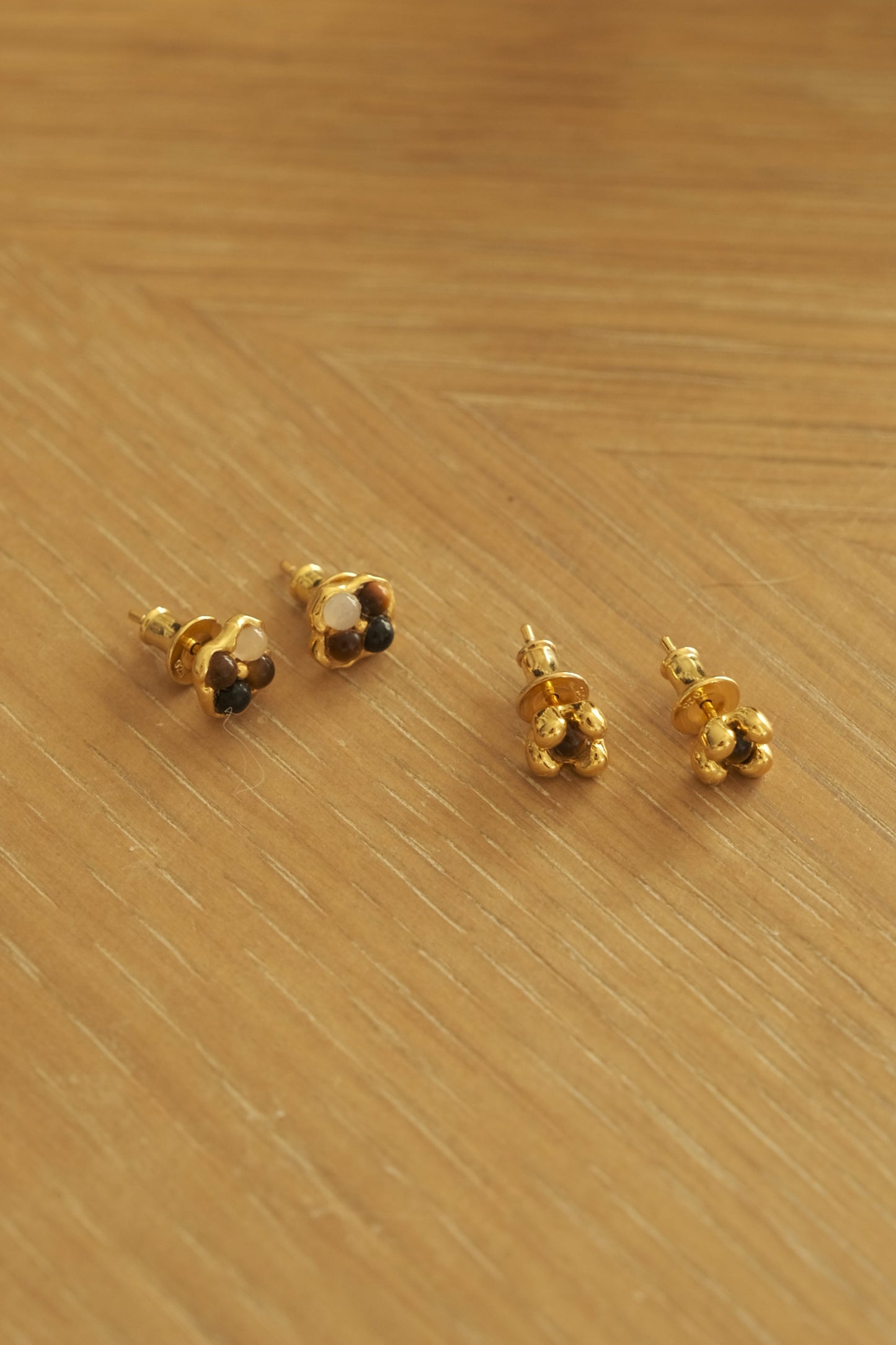 TRICOLOR FLORAL STUD EARRINGS