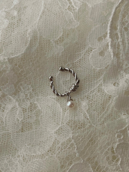 TWISTED SILVER EAR CUFF WITH PEARL