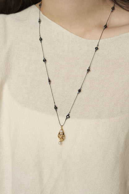 HAND & PEARL BRAIDED NECKLACE