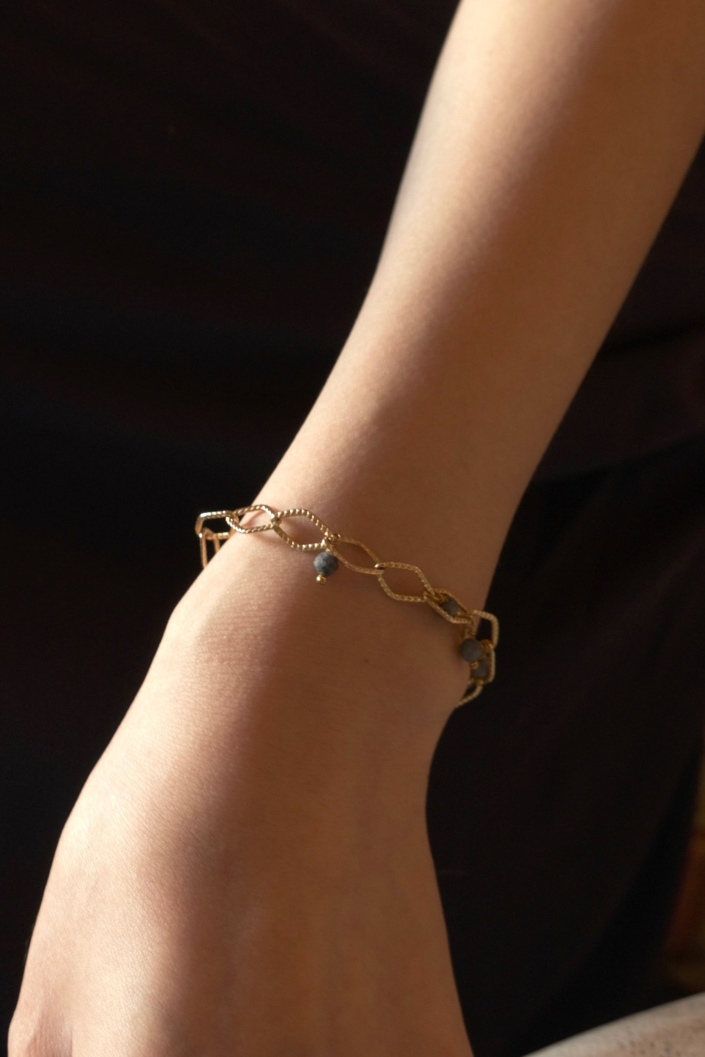 BLUE CORAL BEADED BRACELET