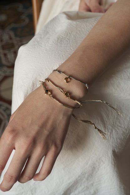 DOUBLE-LAYER TRICOLOR FLORAL BRAIDED BRACELET