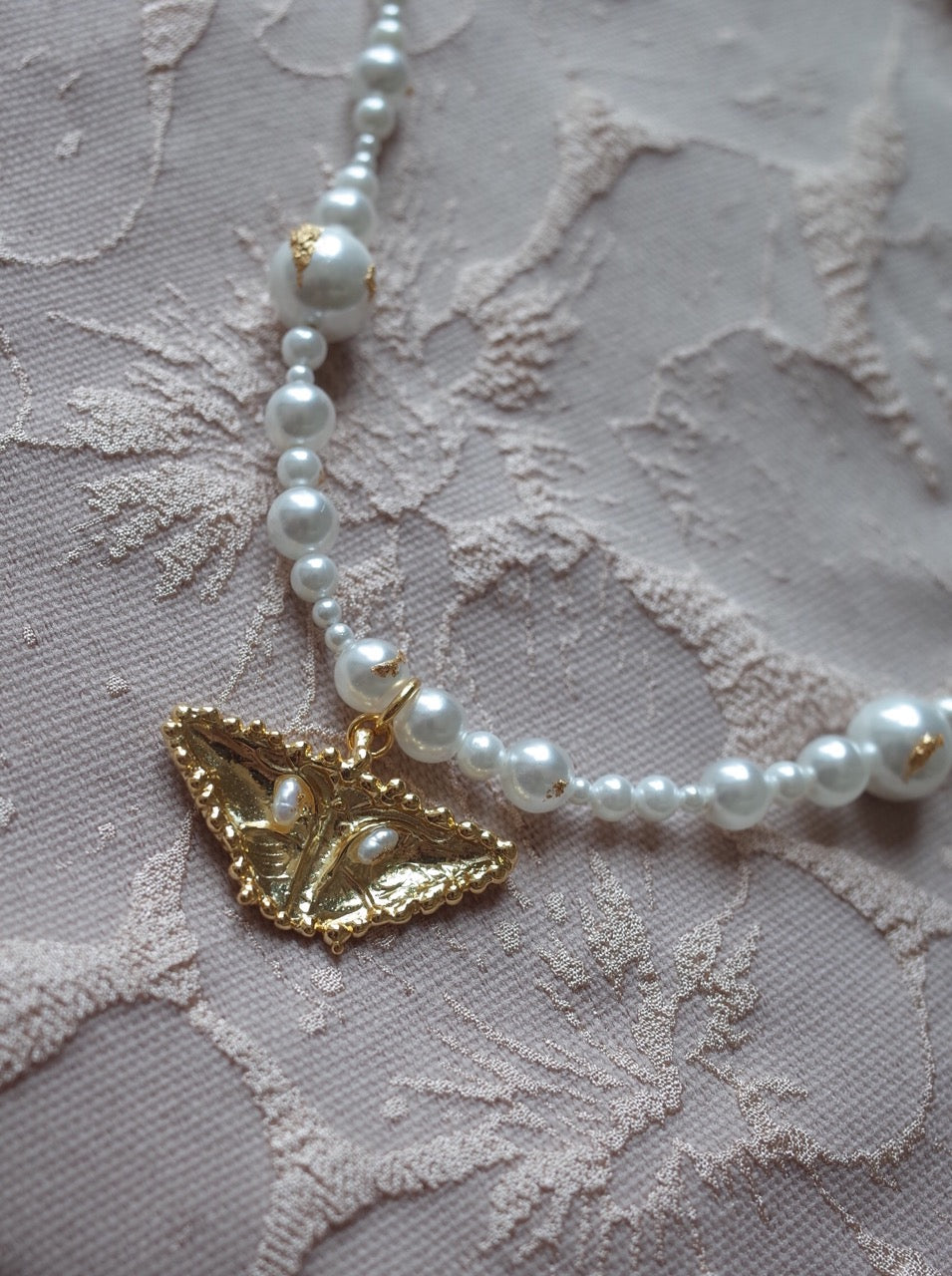 MOTH NECKLACE WITH PEARL CHAIN