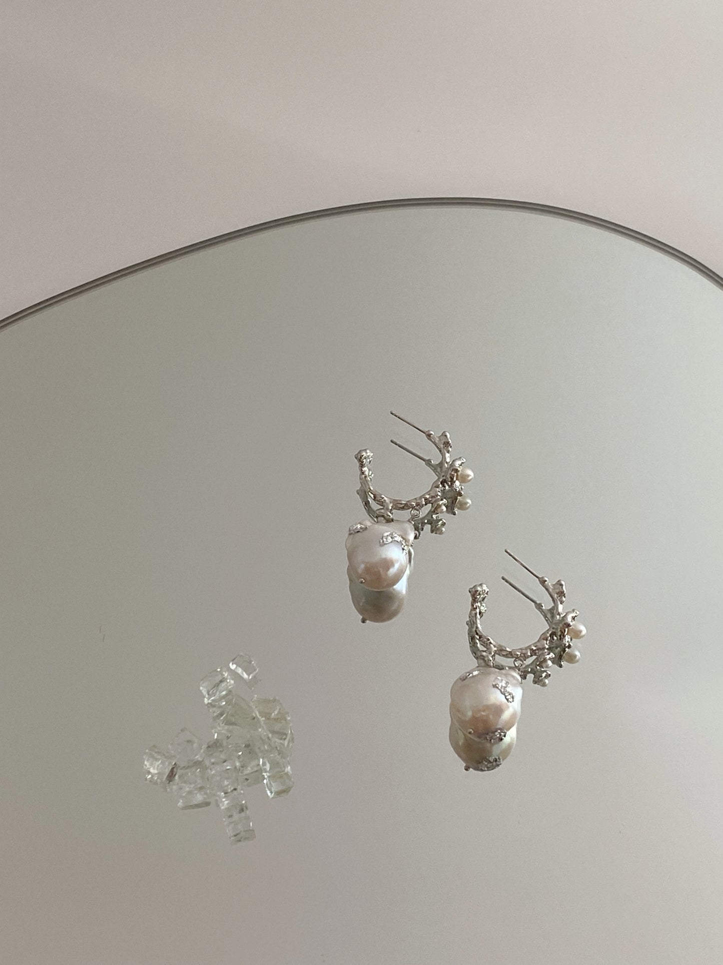 SILVER FLORAL EARRINGS WITH BAROQUE PEARLS