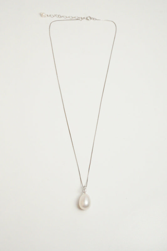 MOONSTAR PEARL PENDANT