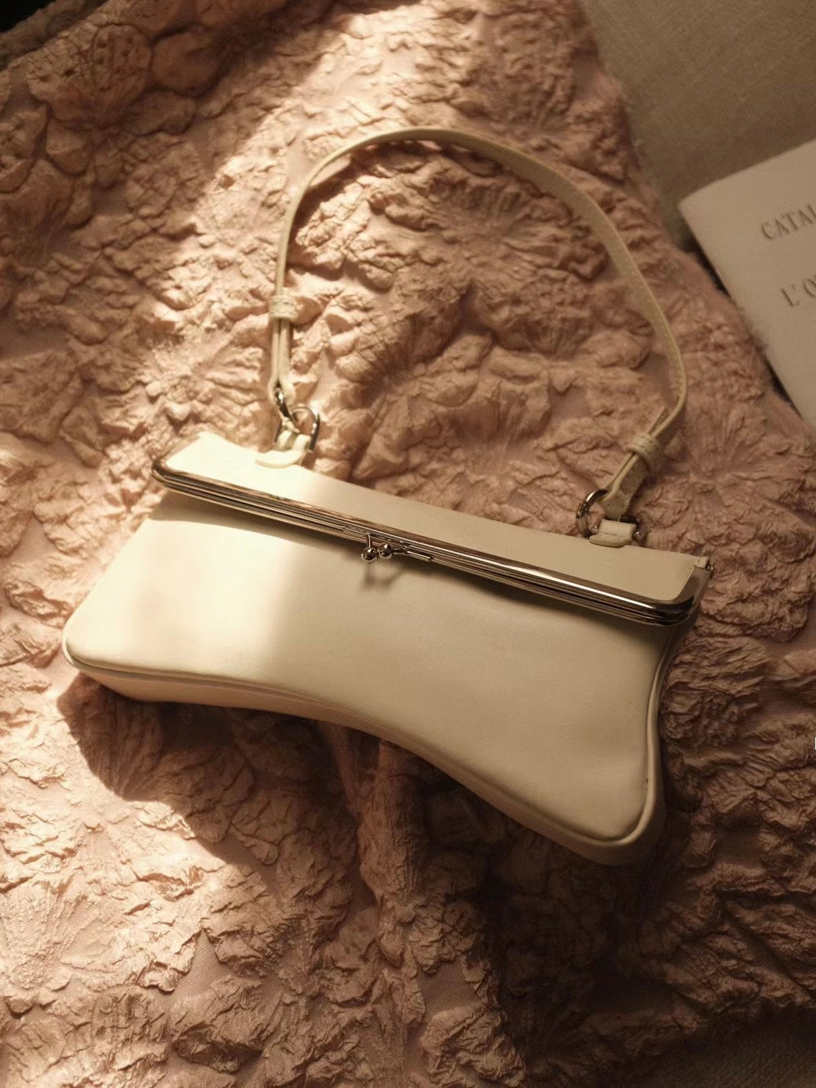 WHITE FOLDING POCHETTE