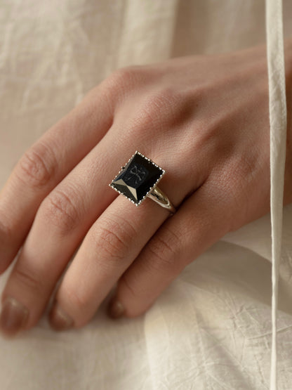 ENVELOPE RING