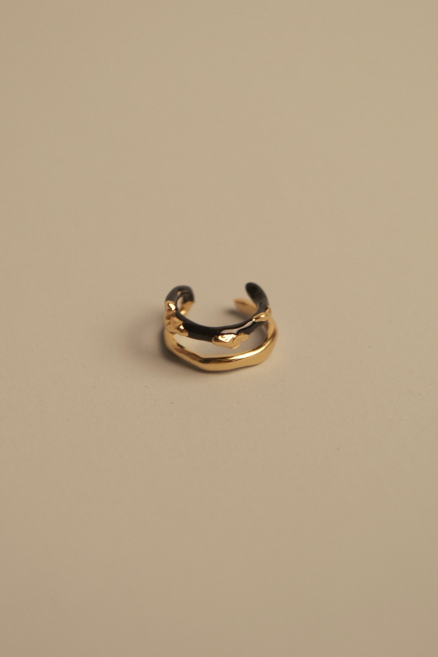 DOUBLE LAYER ENAMEL EAR CUFF