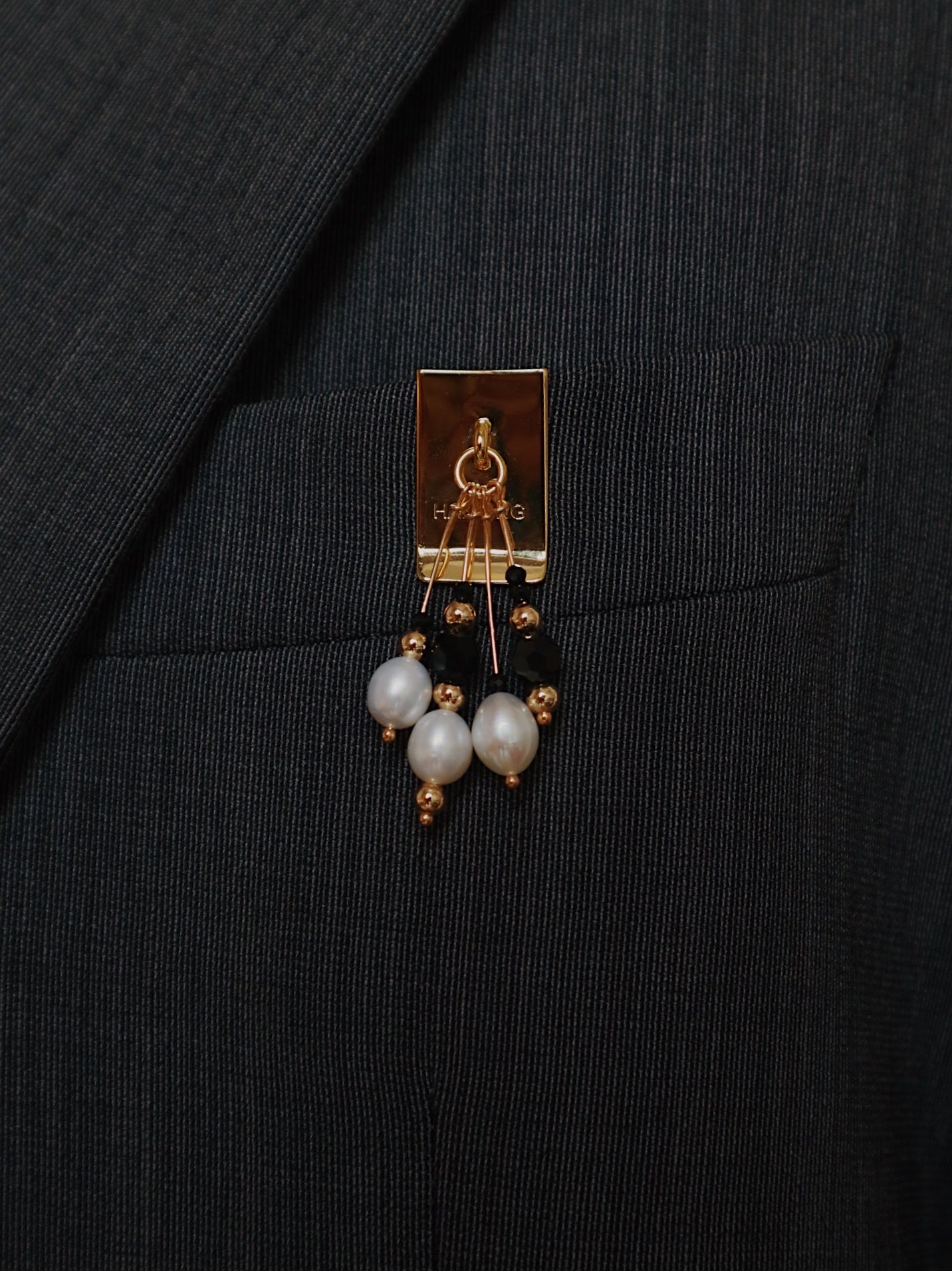 GOLD PLATED SHORT POCKET CLIP WITH CRYSTAL AND PEARL