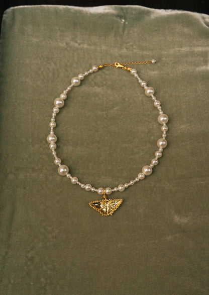 MOTH NECKLACE WITH PEARL CHAIN