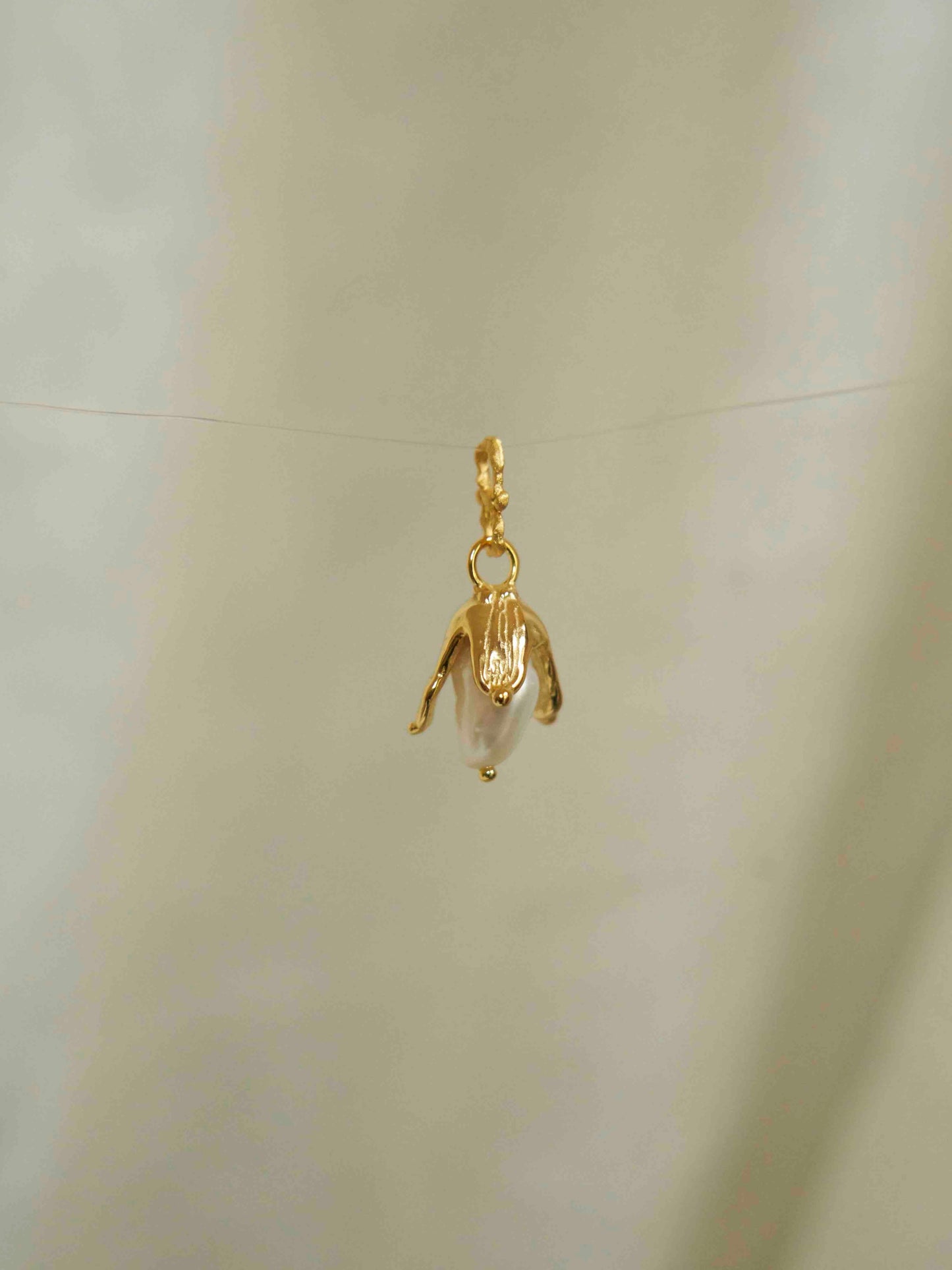 PEARL LILAC PENDANT (GOLD)