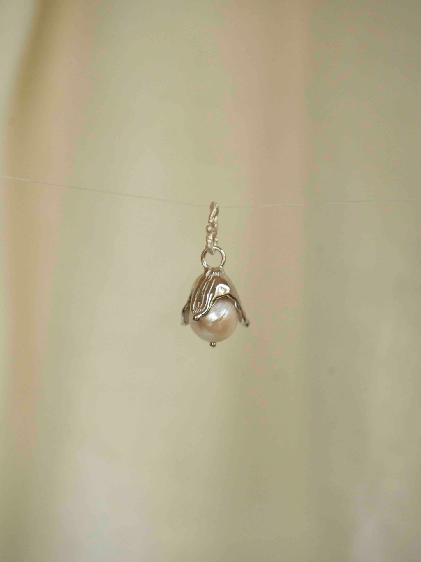 PEARL LILAC PENDANT (SILVER)