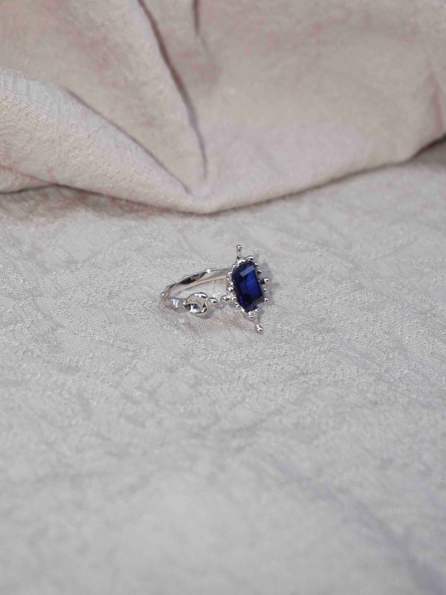 SQUARE DARK BLUE TALISMAN RING