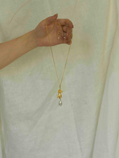 HAND NECKLACE