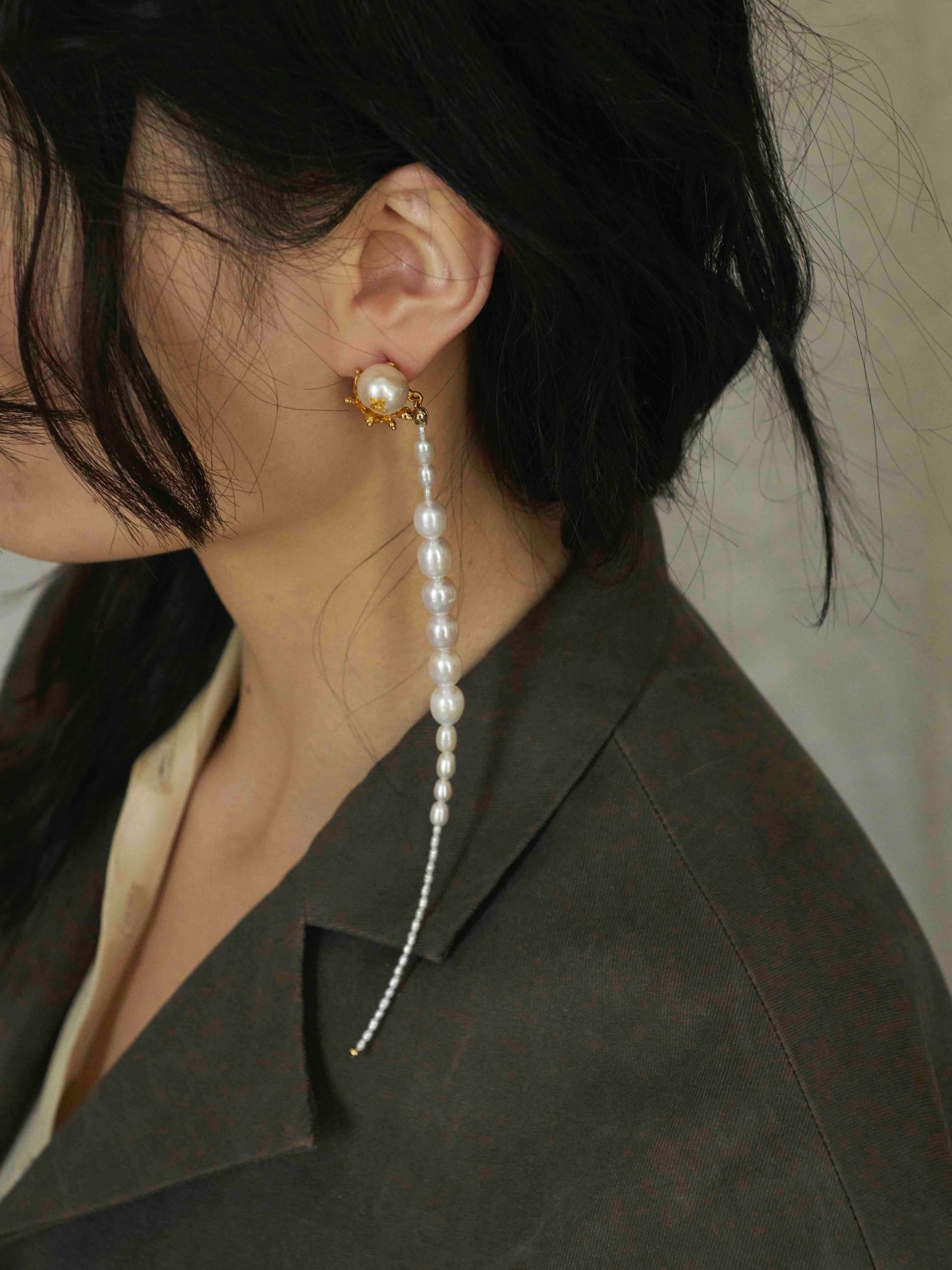 ACTINIA PEARL DROP EARRING (SINGLE)