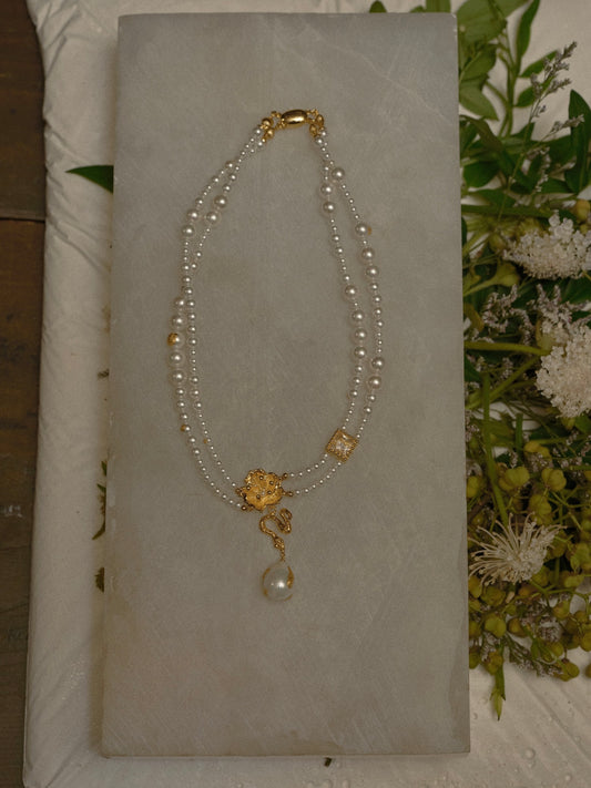 BLOSSOM AND SNAKE DOUBLE PEARL CHOKER (GOLD)