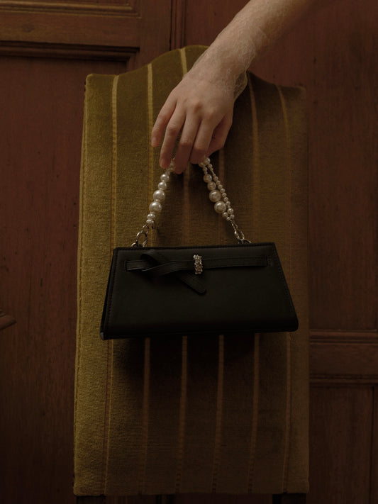 BLACK CLIP BAGUETTE BAG WITH PEARL CHAIN