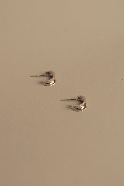 CURVED SILVER SMALL EARRINGS