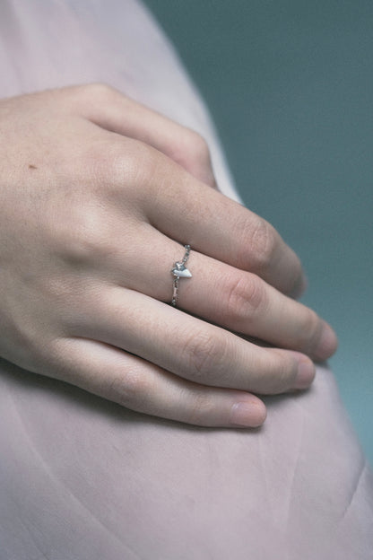 ERODED HEART THIN CHAIN RING (WHITE, SILVER)