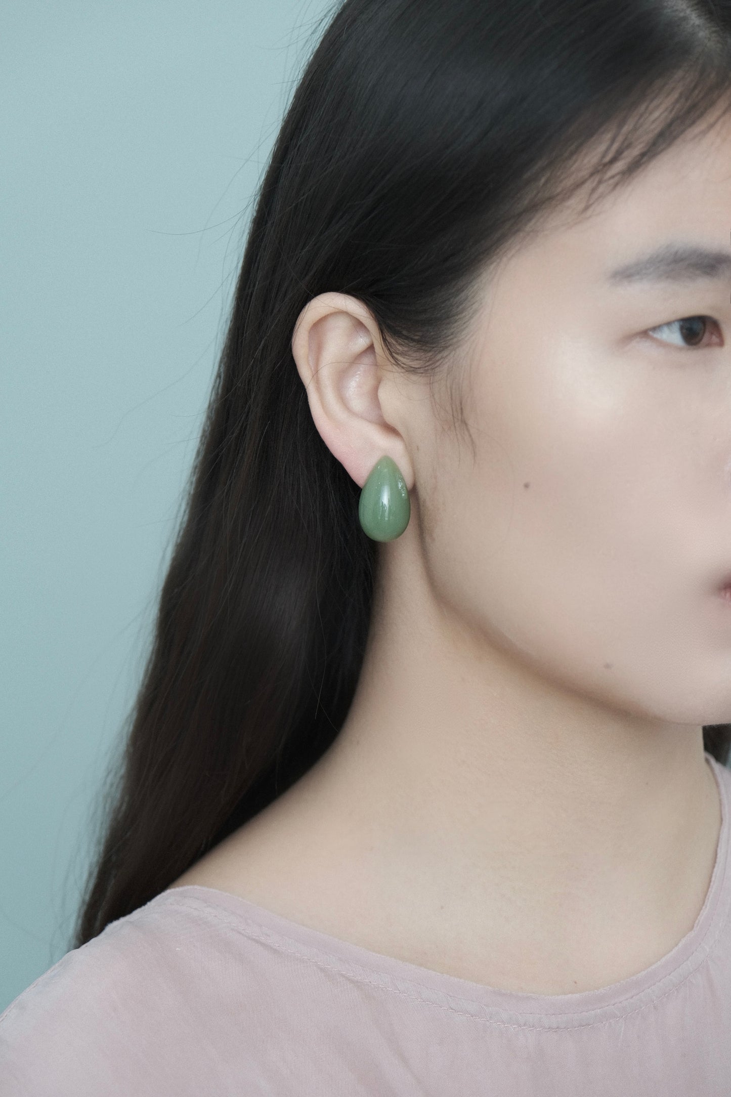 MOSS GREEN RESIN WATER DROP EARRINGS