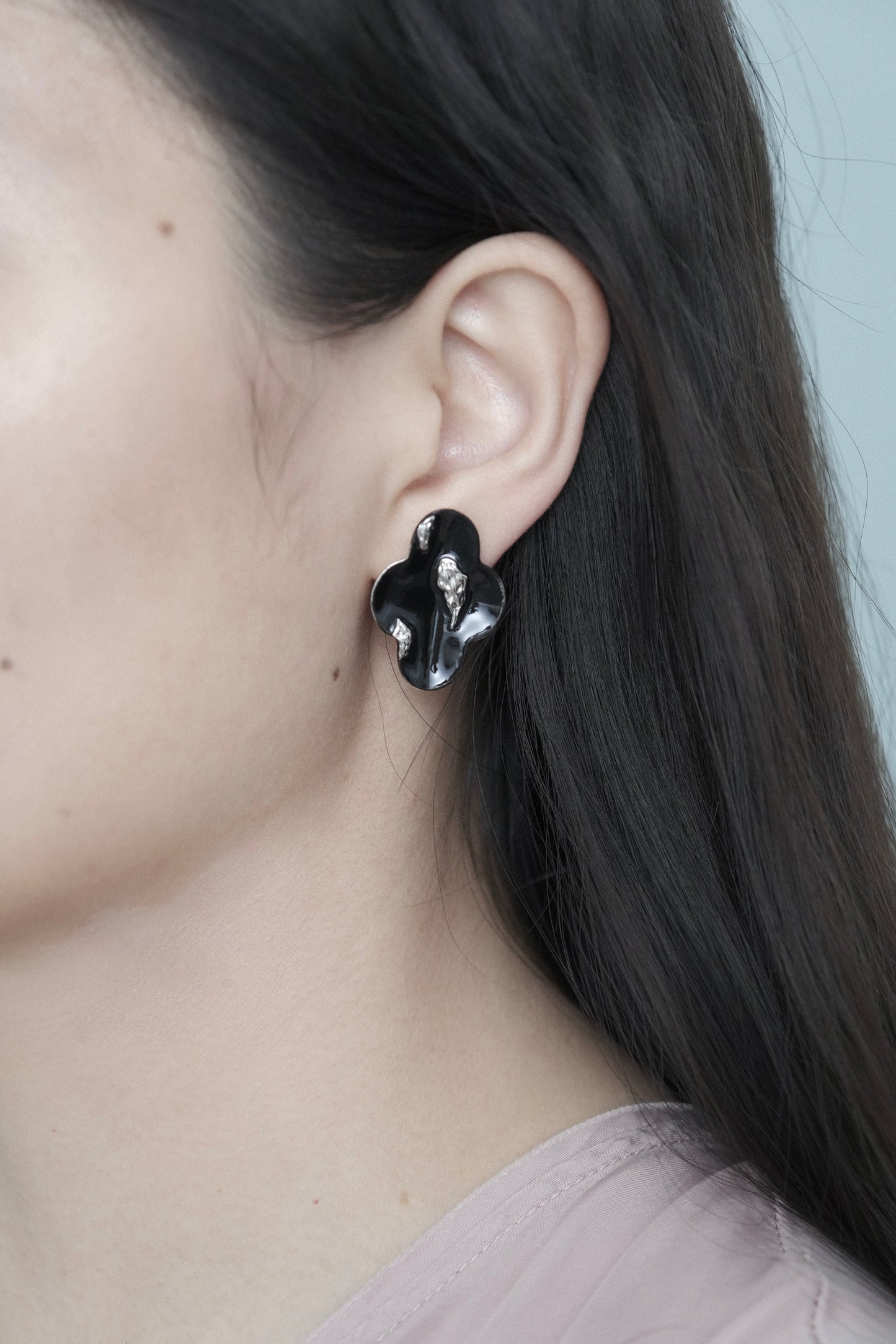 PEONY BLACK ENAMEL EARRINGS