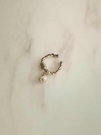 TWISTED SILVER EAR CUFF WITH PEARL