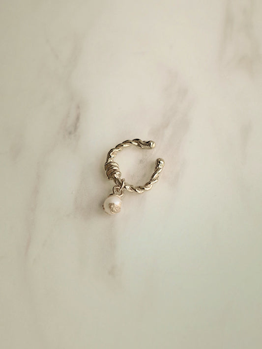 TWISTED SILVER EAR CUFF WITH PEARL